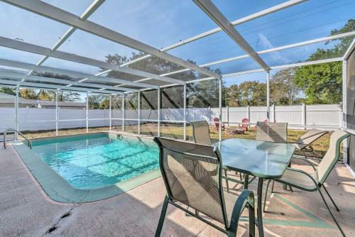 Sunny Spring Hill Hideout With Lanai And Pool!