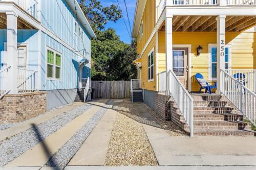 250 S Devilliers St