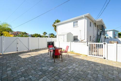 Canal 315 - Right In Siesta Key Village!