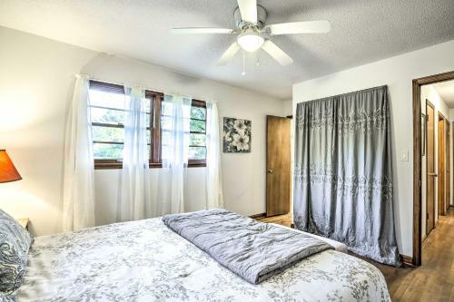 Acworth Retreat With Fireplace, Deck, 3 Acres!