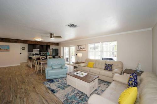 Pool Home - Close To Beaches, Restaurants & More!
