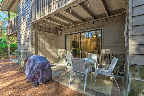 Renovated Gem With Pool Access Quarter Mi To Beach