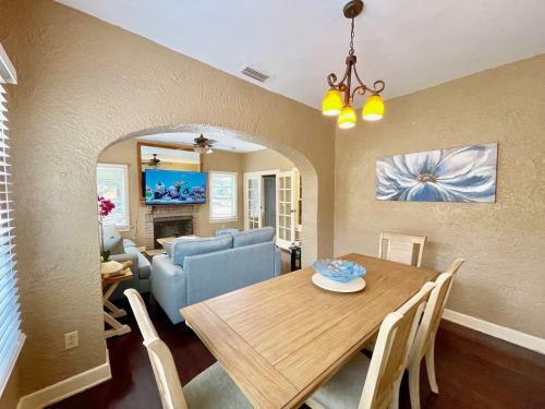 Tropical Garden Bungalow