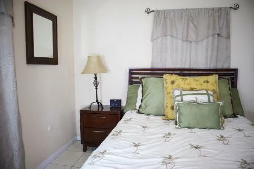 Great Location Near Downtown & Airport