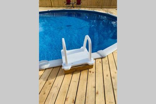 Spacious Cabin In The City*private Swimming Pool