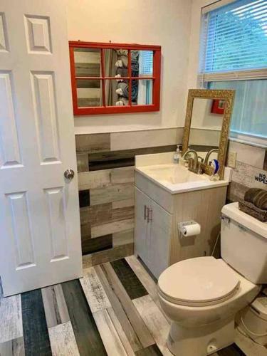 Tampa Lakehouse With Tinyhouse