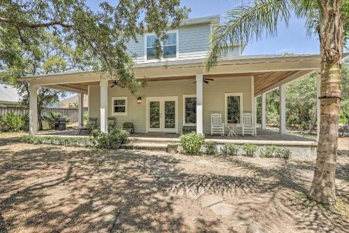 Modern And Bright Bungalow - 2 Blocks To Beach!