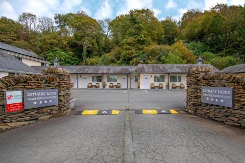 Hostal Estuary Lodge Hotel And Restaurant