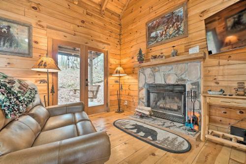 Rustic Clayton Log Cabin With Hot Tub And Views!