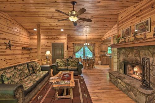 The Wishing Well Cabin Pool Table, Firepit