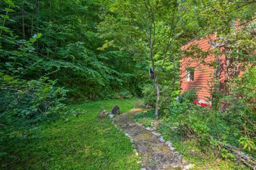 Rustic Clayton Hideaway With Deck And Forest Views!
