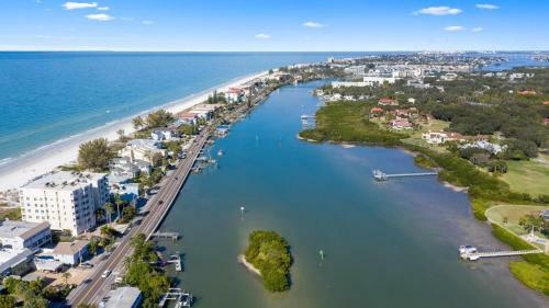 Apartamento Conveniently Located Corner Unit With Beach Front Views Chb305