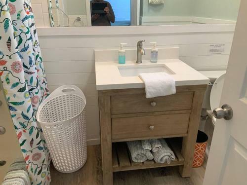 Cozy Cottage On Mad Beach - Newly Renovated!!