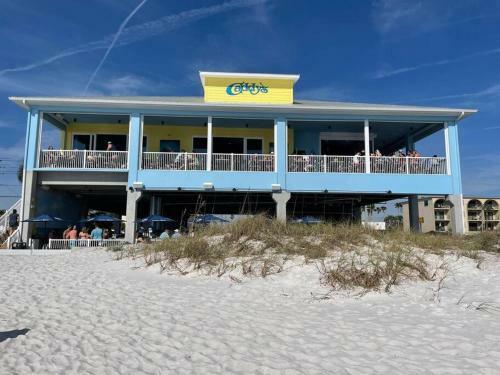 Cozy Cottage On Mad Beach - Newly Renovated!!