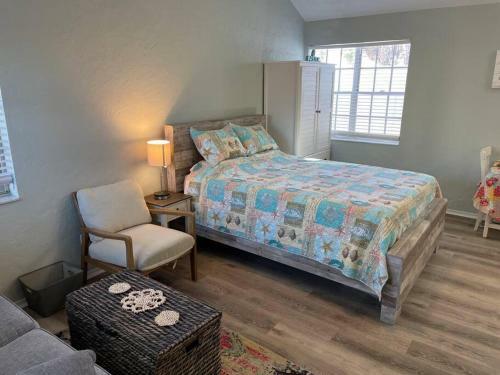 Cozy Cottage On Mad Beach - Newly Renovated!!