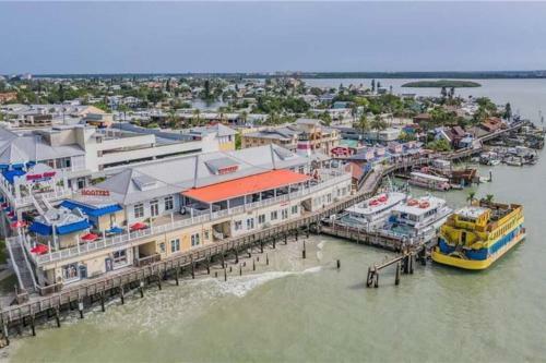 Cozy Cottage On Mad Beach - Newly Renovated!!