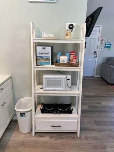 Cozy Cottage On Mad Beach - Newly Renovated!!
