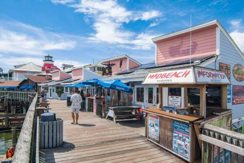 Apartamento Private Madeira Beach Home - Steps Away From John's Pass & Water!