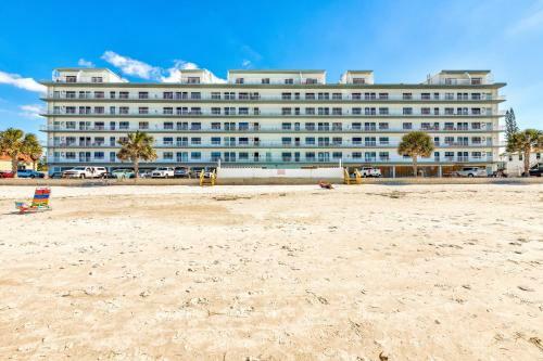 Sunset Chateau 511 Beachfront Condo, Amazing Updates, Pool, Bbq