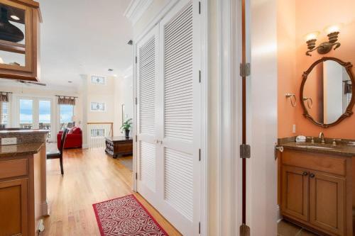 Villa Shell-a-bration - Beautiful Home With Private Pool & Hot Tub!