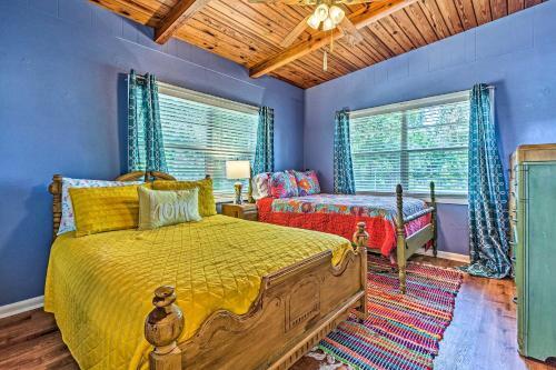 Vibrant Pcb Abode With Patio Walk To The Beach