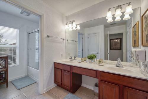 Upgraded Home With Private Pool