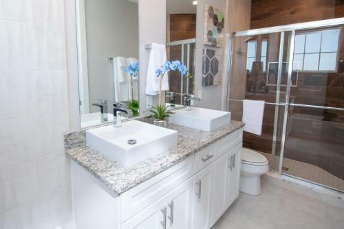 Villa 4 Br 4 Ba Self Check-in Close To Disney Theme Parks