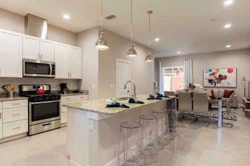 Villa 4 Br 4 Ba Self Check-in Full Kitchen Gym