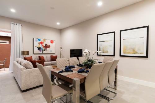 Villa 4 Br 4 Ba Self Check-in Full Kitchen Gym