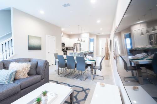 New 4 Br 4 Ba Villa Ground Zero To Theme Parks