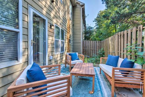 Elegant Townhome About 8 Mi To Downtown Atlanta!