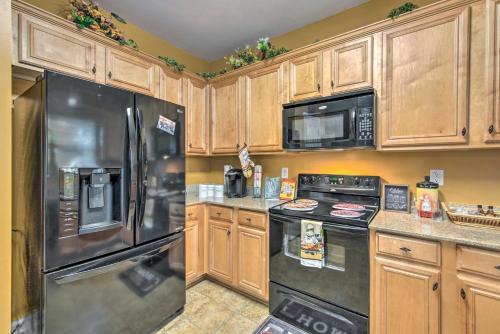 Elegant Townhome About 8 Mi To Downtown Atlanta!