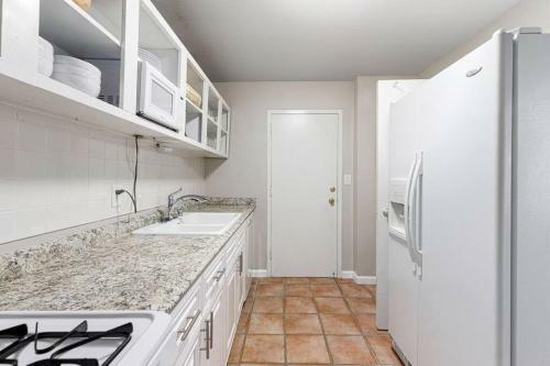 Apartamento 1001 Free Parking, 2 Bd, Modern Dtw, Great Wifi