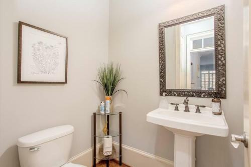 Beautiful 5br 5ba With Hot Tub In Sandy Springs