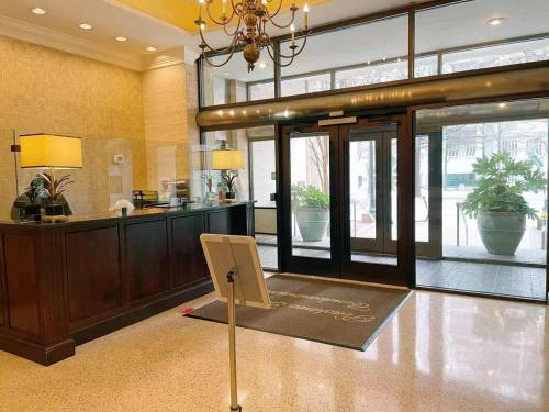 Prime Location Studio L Downtown Atl With Views!