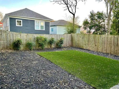 Modern 4br 2ba Home W/ Porch Swing - Walk&bike Atl