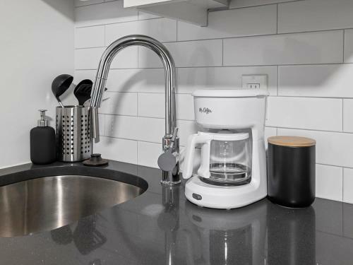 Apartamento Clever Studio With Queen Bed, City Walkable!