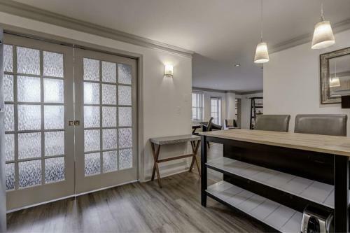 Modern 2 Bed 2 Bath In Downtown Atlanta Sleeps 6