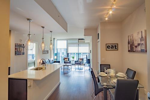 High Rise 2 Bedroom Apartment In A Great Location Apts