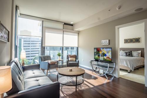 High Rise 2 Bedroom Apartment In A Great Location Apts