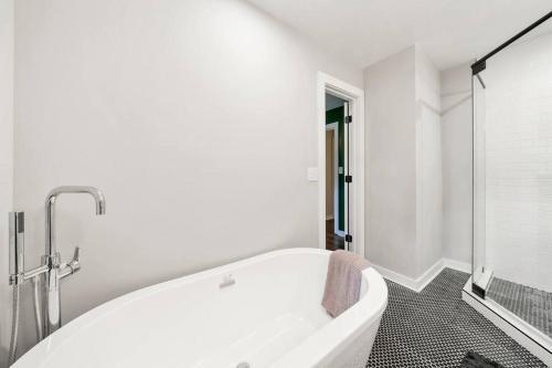 Luxe Westside Ranch, Mins To West Midtown Atl.