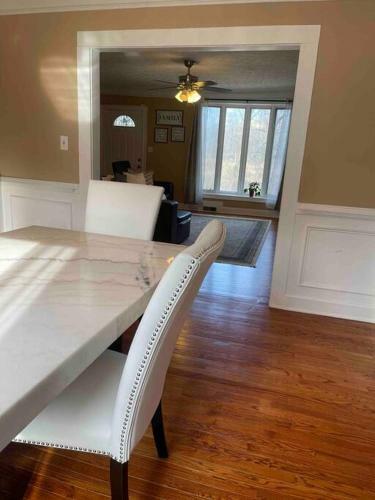 King Size Bed Suite Home In Atlanta