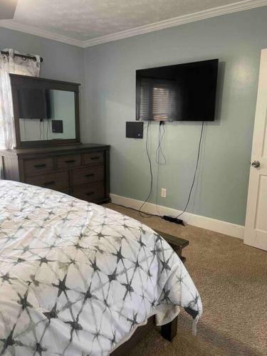 King Size Bed Suite Home In Atlanta
