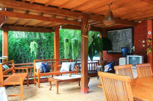 Lodge Oemah Kajoe Lembang