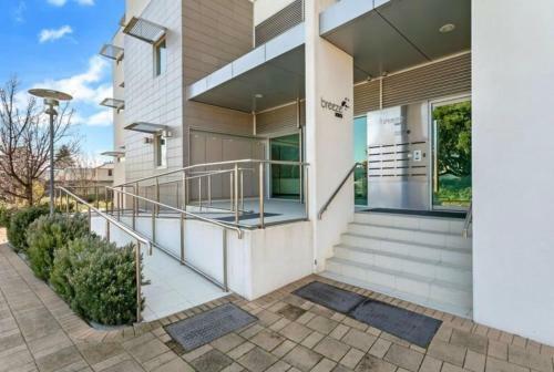 Luxury Beachfront Apartment At The Breeze - Free Wifi