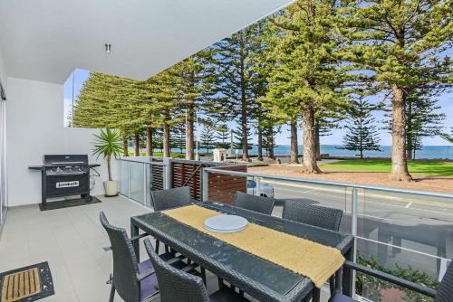 Luxury Beachfront Apartment At The Breeze - Free Wifi