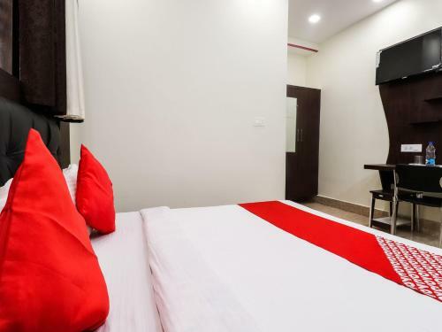 Oyo 27790 Hotel Adhiraj Palace
