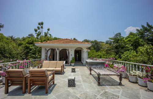 Villa Loto Bianco By Hireavilla, Siolim