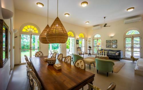 Villa Loto Bianco By Hireavilla, Siolim