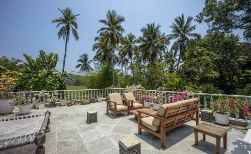 Villa Loto Bianco By Hireavilla, Siolim